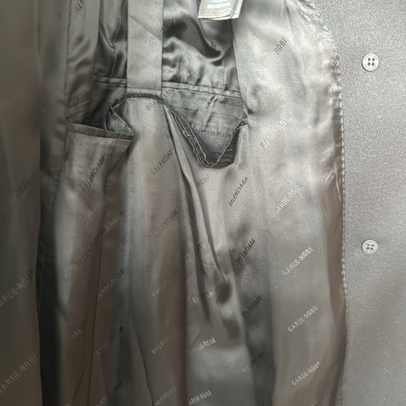 BALENCIAGA
Double-Breast Hourglass Wool Coat - Picture 7 of 13